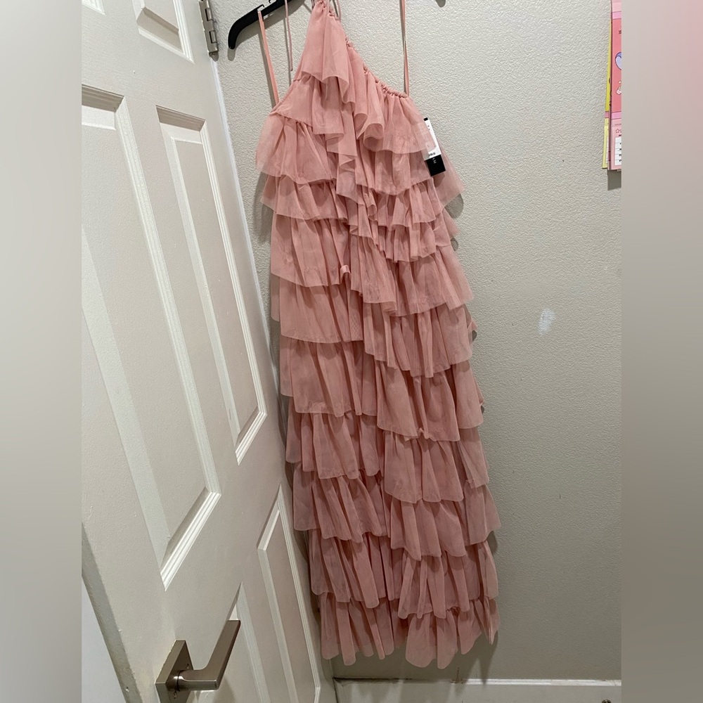 NWT Betsy & Adam
Women's layered Ruffle Halter Gown size 8, 12 - Picture 9 of 16